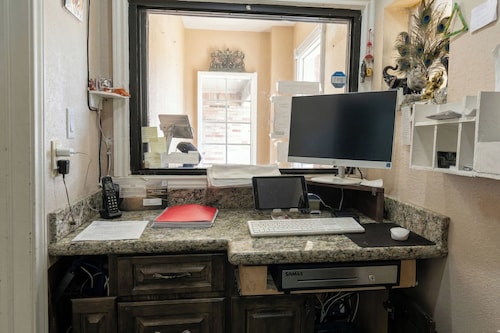 Golden Motel Near Houston Medical Center