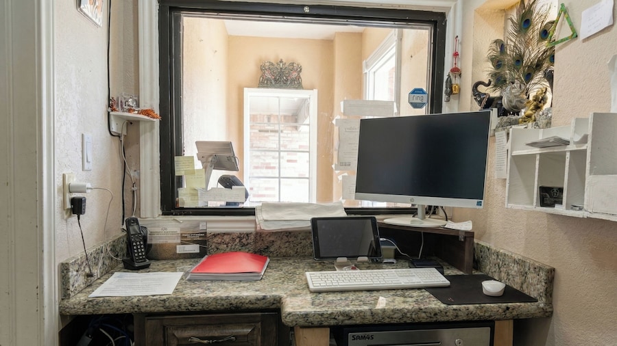 Golden Motel Near Houston Medical Center