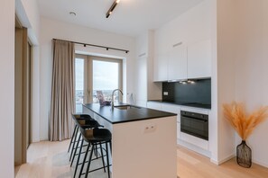Fridge, microwave, oven, stovetop - Near the beach, 2 bedrooms, 2 bathrooms & Terrace (Oostende)