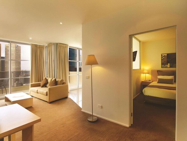Living area - Oaks Melbourne on Lonsdale Suites (Melbourne)