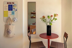 標準雙人房 | 手提電腦工作空間、熨斗/熨衫板、免費 Wi-Fi、床單