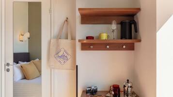Laptop workspace, iron/ironing board, free WiFi, bed sheets