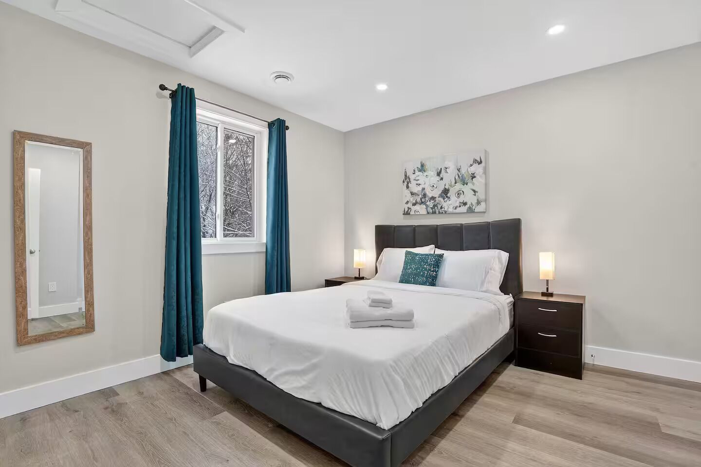 3 bedrooms, iron/ironing board, bed sheets