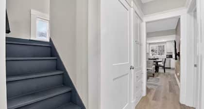 Family Suite 3 bedroom 4 beds + Loft Playroom/Office • Walk to Downtown!