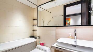 Căn hộ Deluxe, 1 phòng ngủ, ban công, quang cảnh thành phố | Phòng tắm