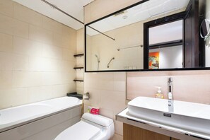 Căn hộ Deluxe, 1 phòng ngủ, ban công, quang cảnh thành phố | Phòng tắm