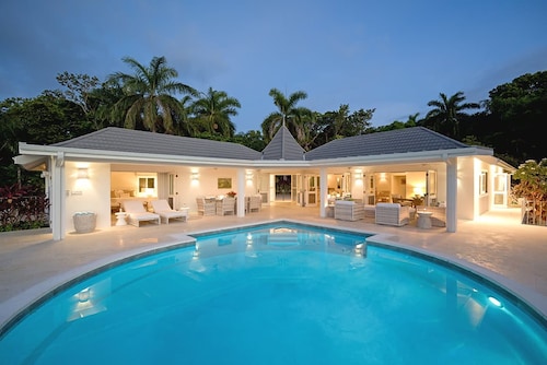 Tranquil 4BR Villa Pool Spa Resort Access
