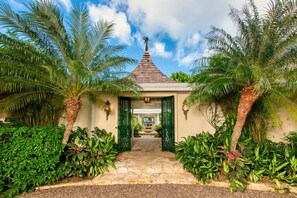 House | 2 bedrooms, Internet - Private 2BR Open-air Villa Panoramic Views Pool (Montego Bay)
