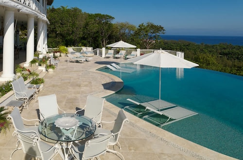 Expansive 6BR Estate Panoramic Sea Views Pool Resort Access