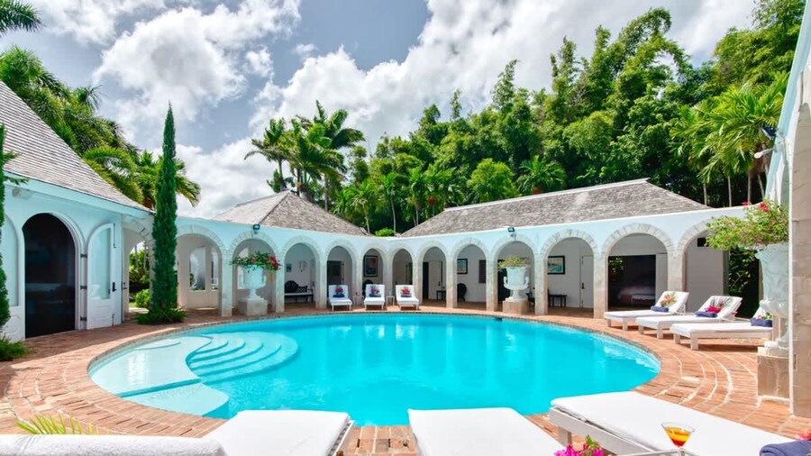 Luxury 8BR Hilltop Villa Sweeping Sea Views Private Pool