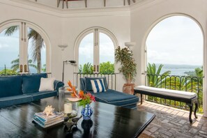Room - Luxury 8BR Hilltop Villa Sweeping Sea Views Private Pool (Montego Bay)
