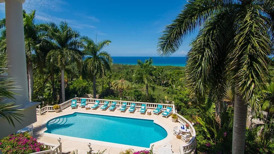Sprawling 7BR Villa Overlooking the Sea Pool Hot Tub Resort Access