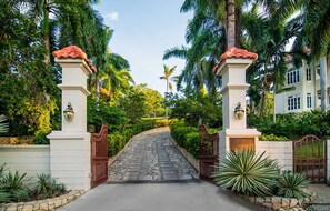 House | 7 bedrooms, Internet - Sprawling 7BR Villa Overlooking the Sea Pool Hot Tub Resort Access (Montego Bay)