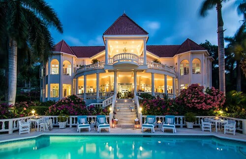 Sprawling 7BR Villa Overlooking the Sea Pool Hot Tub Resort Access