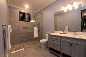 4 bedrooms, Internet - Modern 4BR Hillside Villa Pool Beach Club Access (Montego Bay)