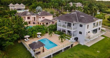 Modern 4BR Hillside Villa Pool Beach Club Access