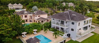 Modern 4BR Hillside Villa Pool Beach Club Access