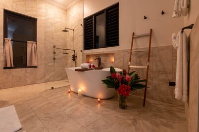Modern 4BR Hillside Villa Pool Beach Club Access