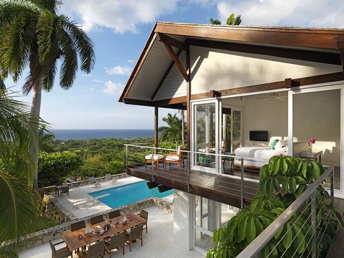 Nature-inspired 4BR Modern Villa Pool Resort Access