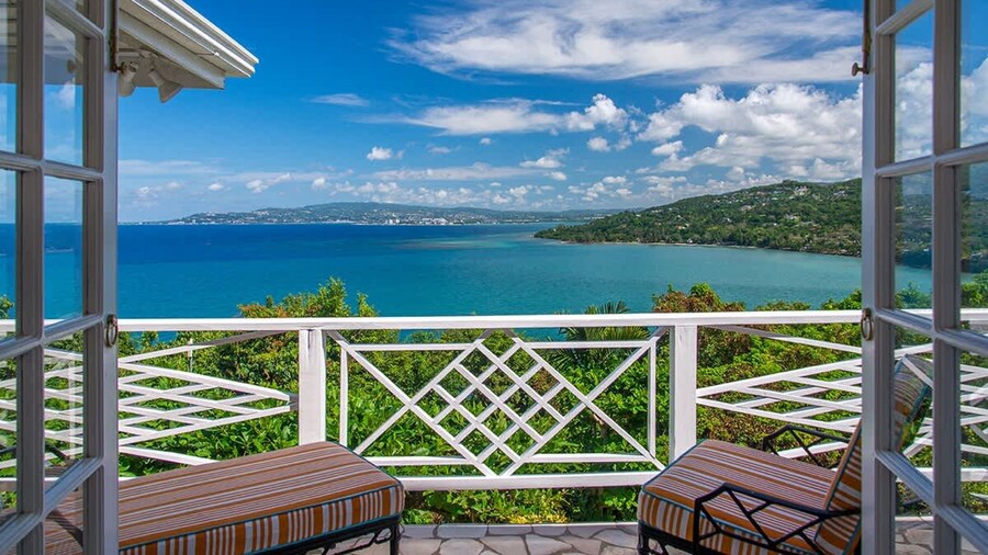 Private 4BR Open-air Villa Panoramic Views Pool