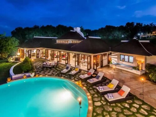 Charming 4BR Garden Villa Pool Separate Cottage