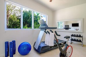 Villa - Contemporary 6BR Villa Sea Views Infinity Pool Resort Access (Montego Bay)