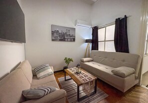TV - Classic, spacious for up to 5 people near Plaza de Mayo and Casa Rosada (Buenos Aires)
