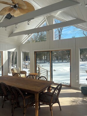 Dining - Charming 3-bedroom house in Sagaponack  renovated, heated pool, AC, luxury (Sagaponack)