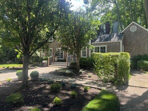 Exterior - Charming 3-bedroom house in Sagaponack  renovated, heated pool, AC, luxury (Sagaponack)
