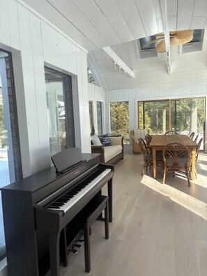Interior - Charming 3-bedroom house in Sagaponack  renovated, heated pool, AC, luxury (Sagaponack)