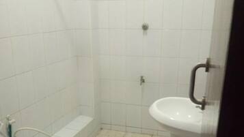 Standard Double Room | Bathroom