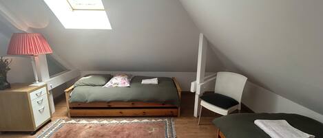 1 chambre, fer et planche à repasser, Wi-Fi, draps fournis
