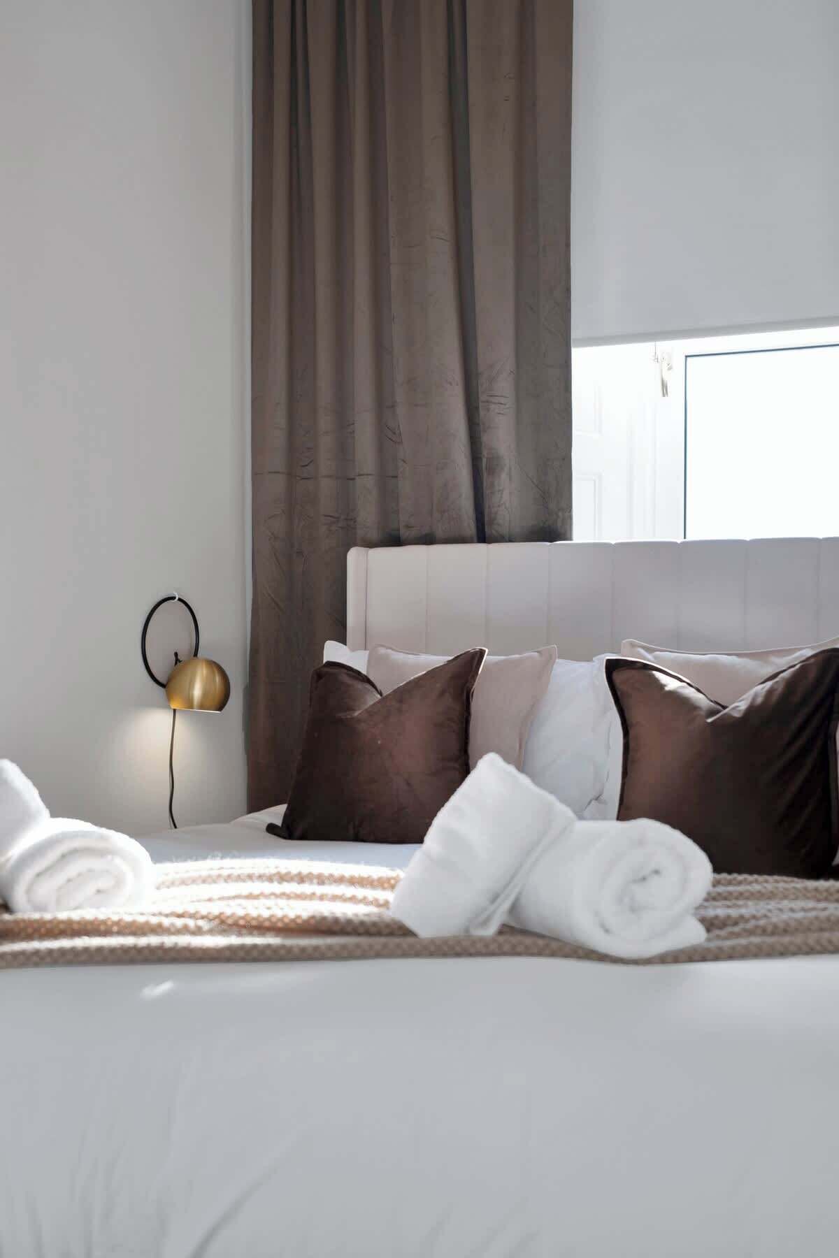 Iron/ironing board, free WiFi, bed sheets
