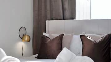 Iron/ironing board, free WiFi, bed sheets