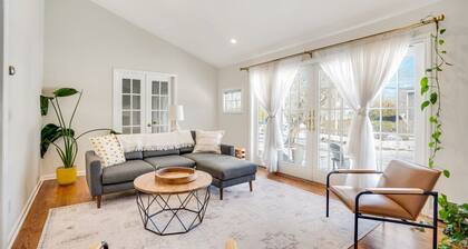 Beautiful Hampton Bays home with a private heated pool, minutes to Shinnecock