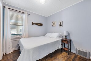 Room - New Buffalo house with private pool, hot tub, yard (New Buffalo)