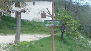 Un senyal de carretera amb el text 