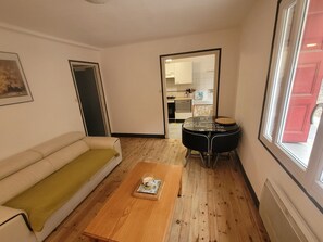 Living area - Mountain apartment "Gîte aux Lys", next to the Saint Thomas baths (FONTPEDROUSE)