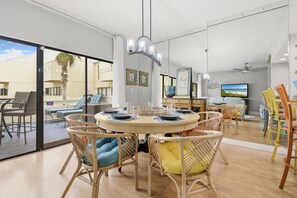 Dining - Sound-Side Buena Vida Townhome | Boat Dock + Community Pool | Bikini Sea Sun (Navarre)