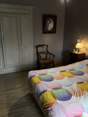 3 habitaciones, wifi gratis y ropa de cama 