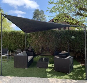 Property grounds - Maison du Bonheur - Gîte "La Dune" with Shared Garden (Villages du Lac de Paladru)