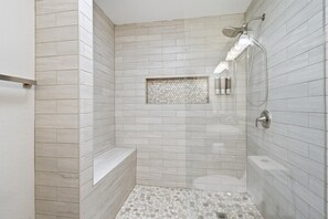 Shower, hair dryer, towels, soap - One-Acre Luxury Accessible Villa in Highland Village (Highland Village)