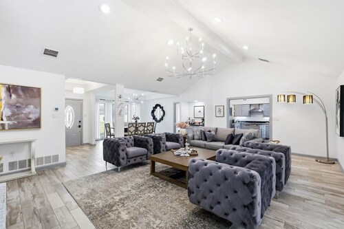 One-Acre Luxury Accessible Villa in Highland Village