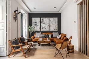 TV - Waou Justice V - Short Term Rental (Madrid)