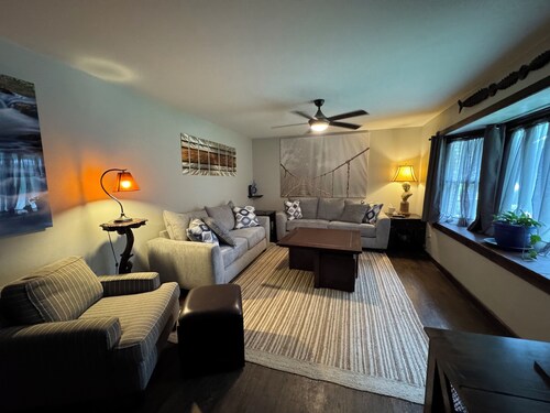 Super Comfy 3 Bedroom Home Sleeps 8