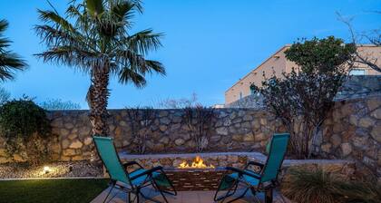 3 bedroom Southwestern Retreat w/ Firepit, Turf Yard & Community Pool