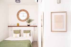 2 bedrooms, iron/ironing board, free WiFi - Waou Pilatos Seville Center (Sevilla)