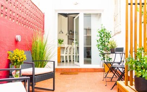 Outdoor dining - Waou Pilatos Seville Center (Sevilla)