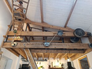 المنشأة من الداخل