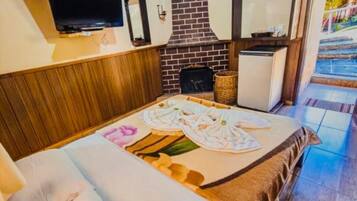 Double Room with Fireplace | Free WiFi, bed sheets